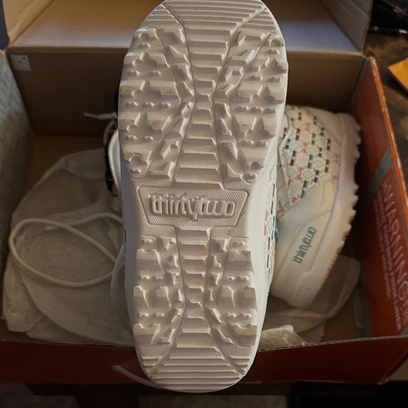 White and Blue thirtytwo Snowboard Boots Size 9❤️ - Picture 3 of 3